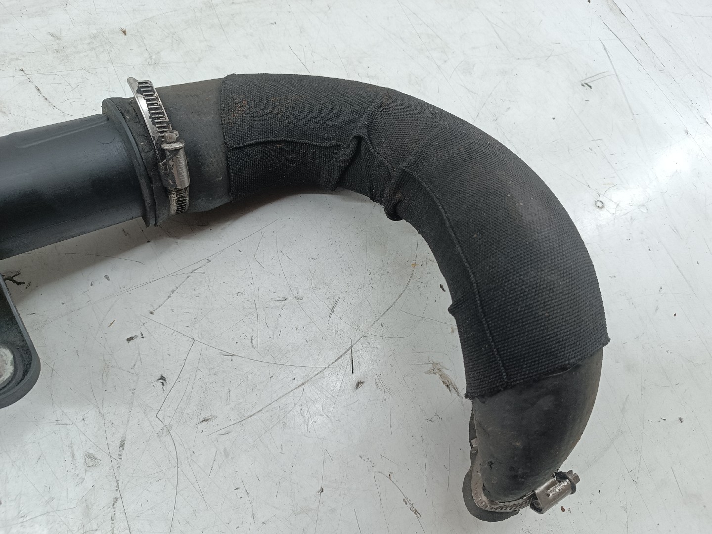 Tubagem do Intercooler AUDI Q5 (8RB) | 08 - 17 Imagem-3