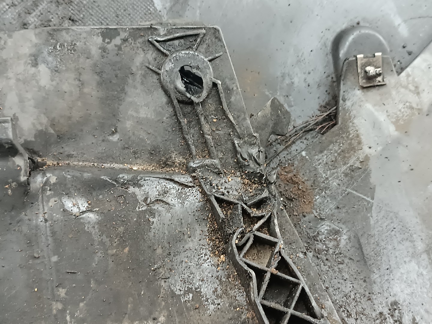 Lip de para-choques frontal AUDI Q5 (8RB) | 08 - 17 Imagem-2