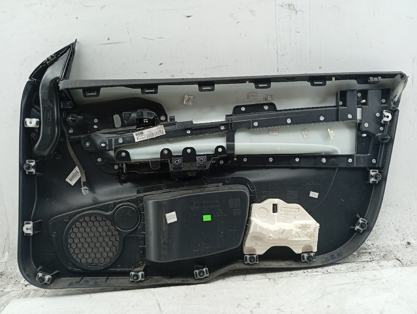 Quartela de porta frente esquerda VOLVO C30 (533) | 06 - 13