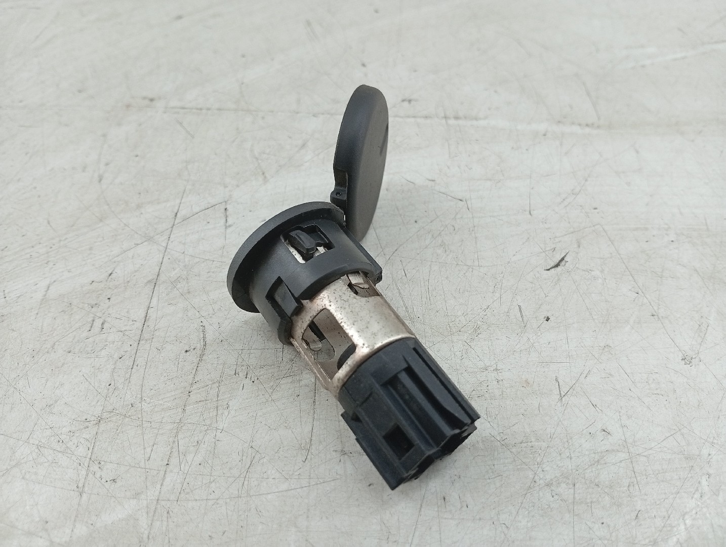 Isqueiro OPEL INSIGNIA A (G09) | 08 - 17 Imagem-1