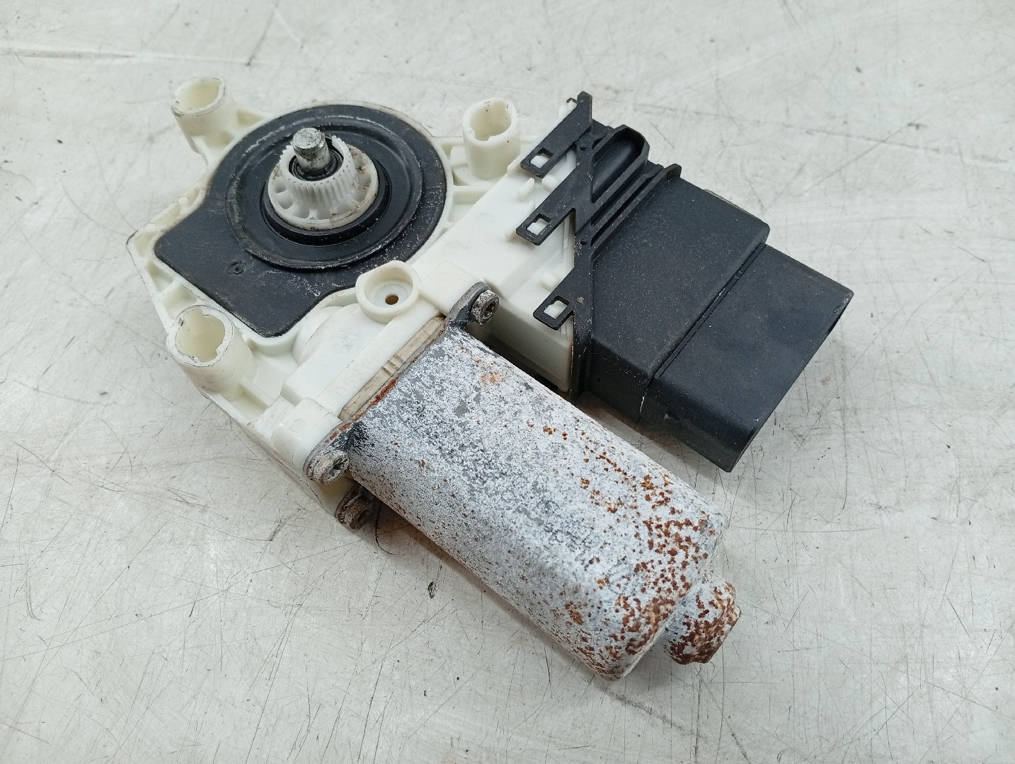 Motor de vidro traseiro direito VOLKSWAGEN BORA (1J2) | 98 - 13 Imagem-3