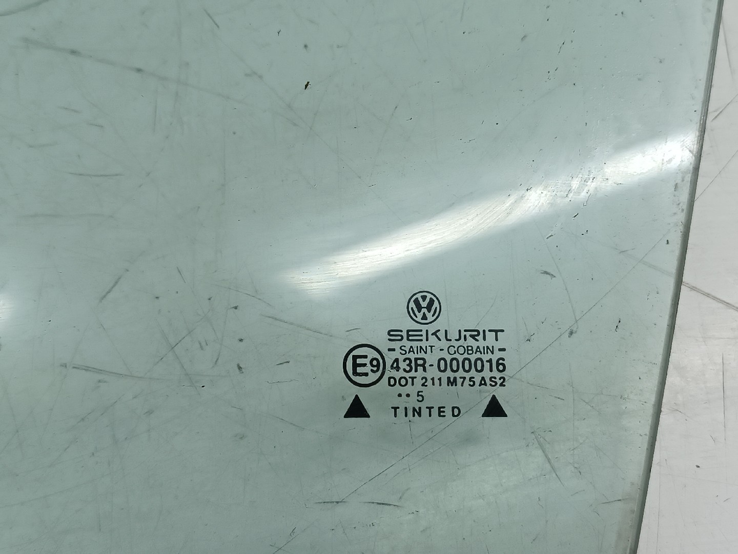 Vidro Porta Frente Esquerdo VOLKSWAGEN POLO (6N1) | 94 - 99 Imagem-1