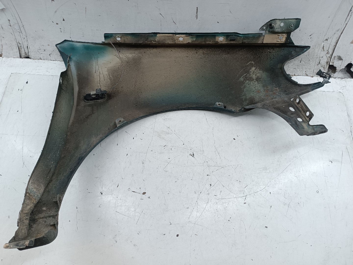 Guarda Lamas Esquerdo VOLKSWAGEN POLO (6N1) | 94 - 99