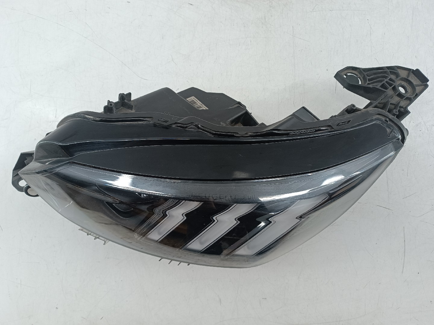 Ótica Esquerda PEUGEOT 2008 II (U_) | 19 - 