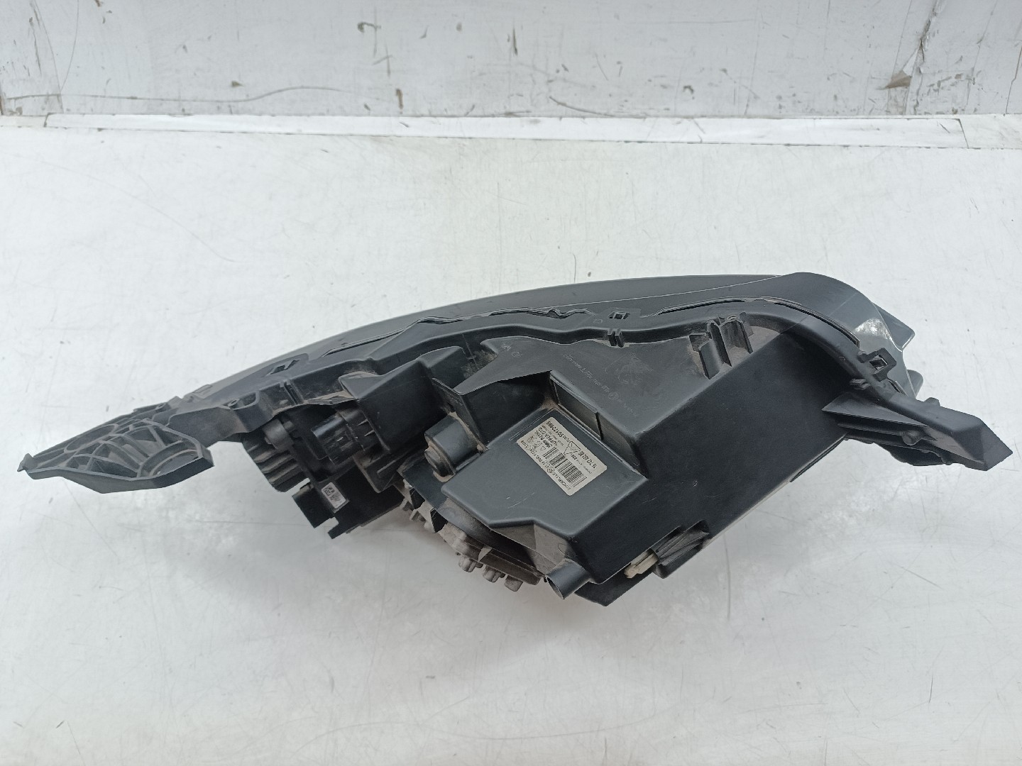 Ótica Esquerda PEUGEOT 2008 II (U_) | 19 -  Imagem-2