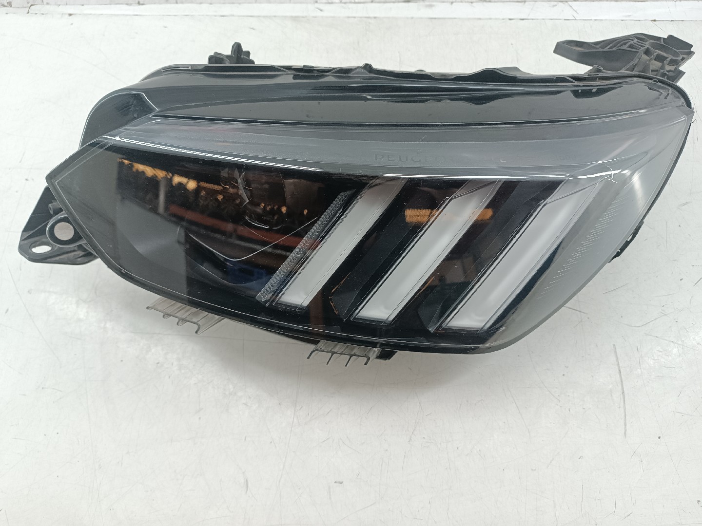 Ótica Esquerda PEUGEOT 2008 II (U_) | 19 -  Imagem-6