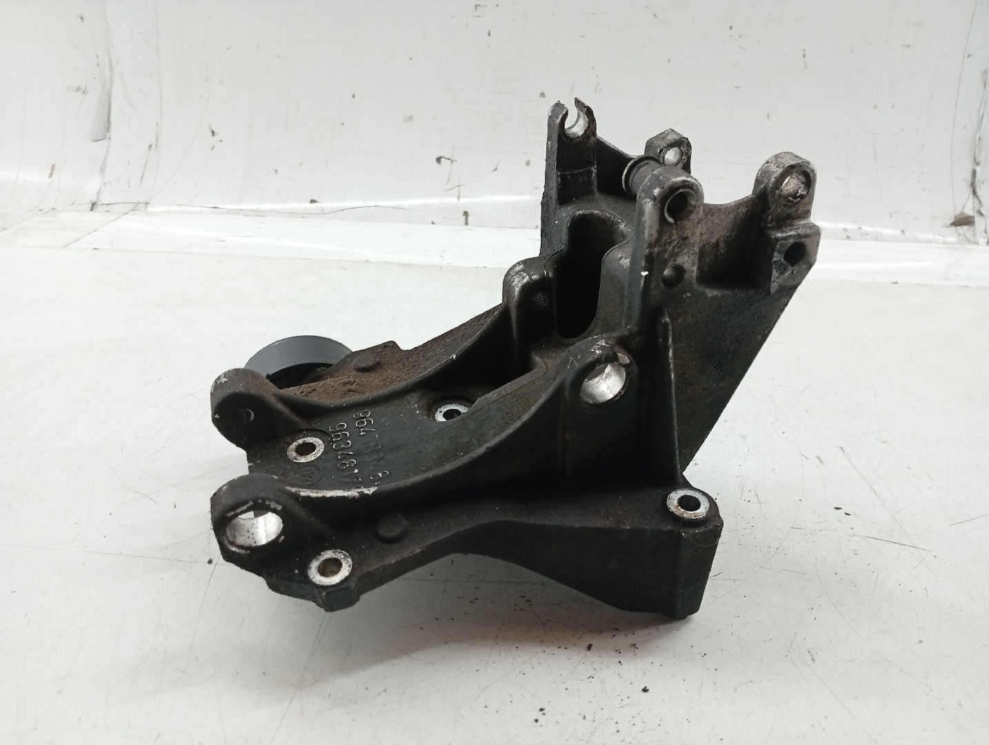 Suporte De Alternador CITROEN JUMPY Caixa (BS_, BT_, BY_, BZ_) | 94 - 06 Imagem-1