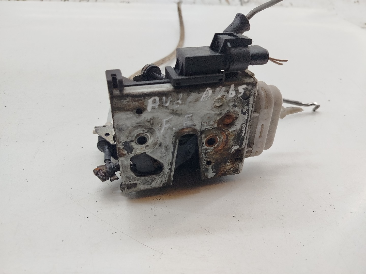 Fecho da Porta Frente Esquerdo AUDI A4 Avant (8D5, B5) | 94 - 02 Imagem-1