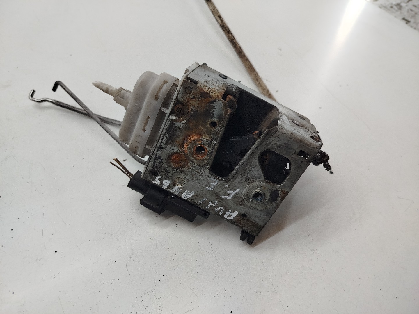 Fecho da Porta Frente Esquerdo AUDI A4 Avant (8D5, B5) | 94 - 02 Imagem-2