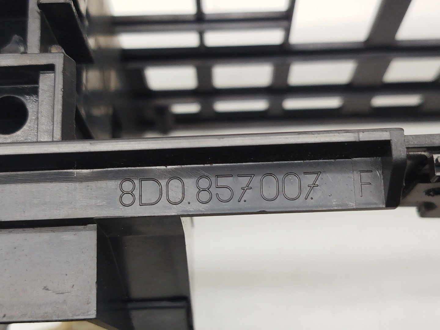 Consola Central AUDI A4 Avant (8D5, B5) | 94 - 02 Imagem-1