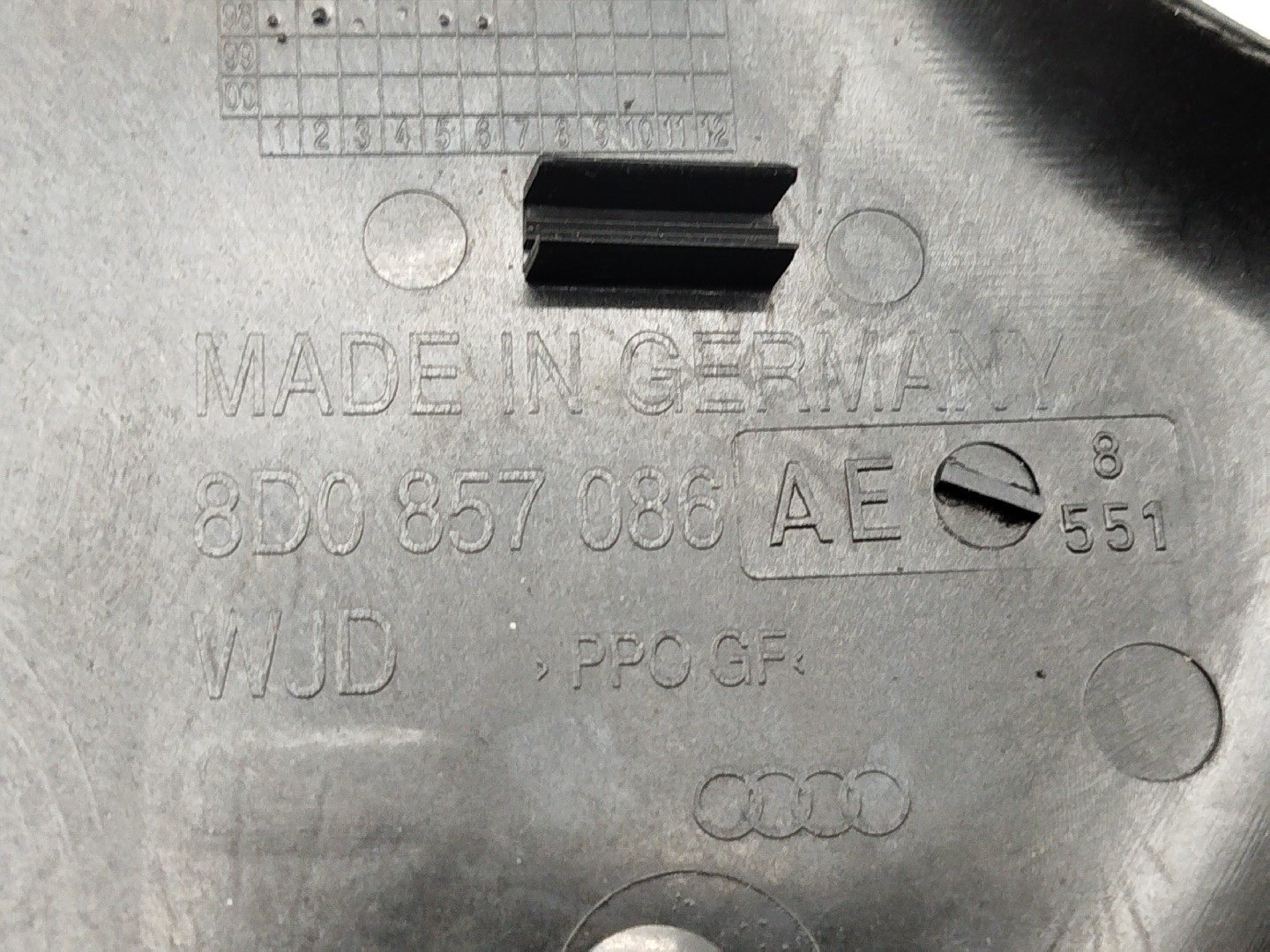 Tampa lateral de tablier AUDI A4 Avant (8D5, B5) | 94 - 02 Imagem-2