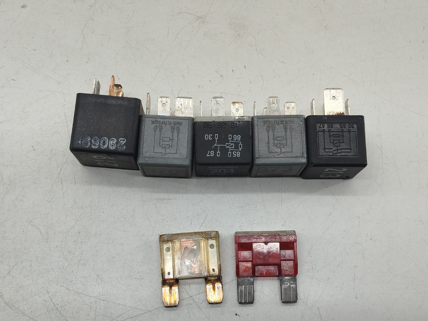 Relés AUDI A4 Avant (8D5, B5) | 94 - 02 Imagem-8