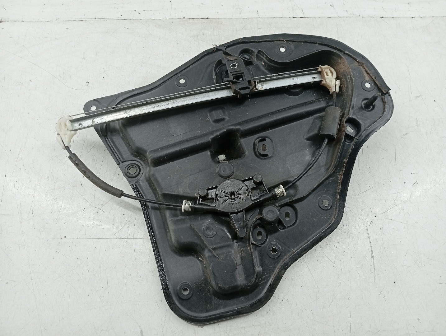 Motor e elevador de vidro trás esquerdo MAZDA CX-3 (DK) | 15 - 