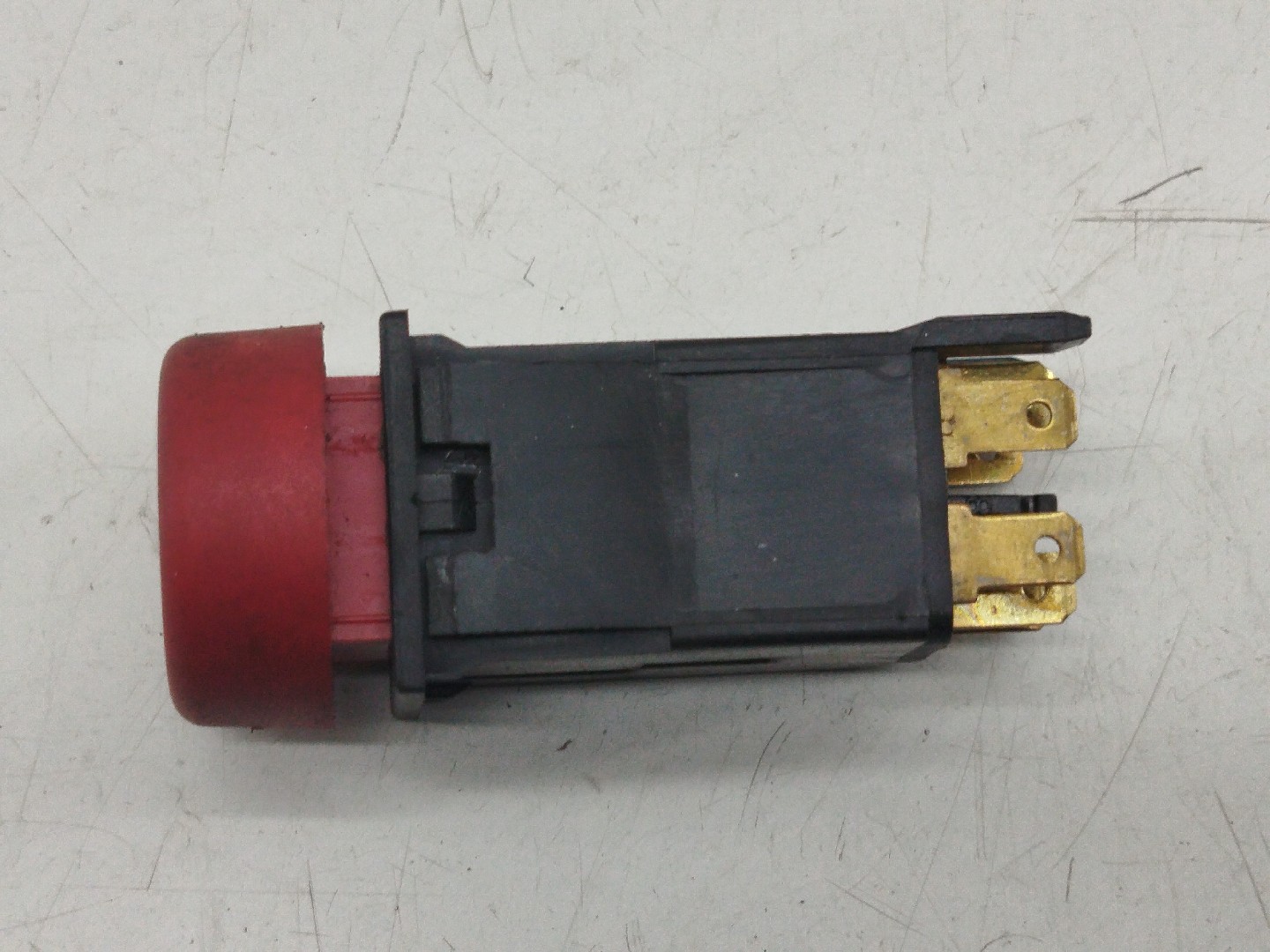 Botão dos 4 piscas PEUGEOT 106 II (1A_, 1C_) | 96 - 05 Imagem-1