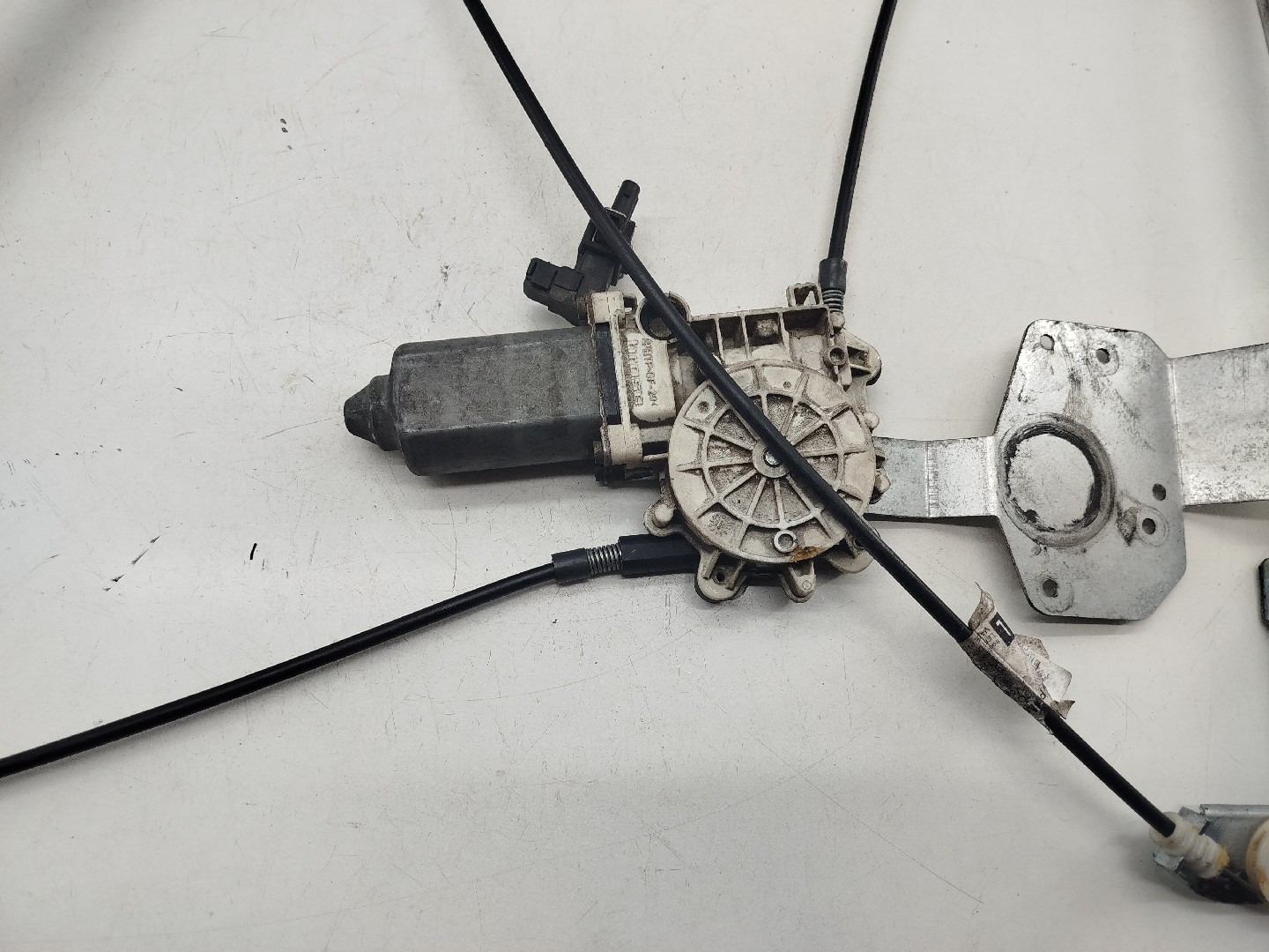 Motor e elevador de vidro frente esquerdo VOLKSWAGEN POLO (6N1) | 94 - 99 Imagem-4