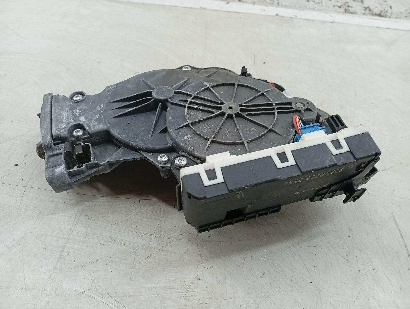 Motor do fecho da Mala MERCEDES-BENZ GLC (X253) | 15 - 