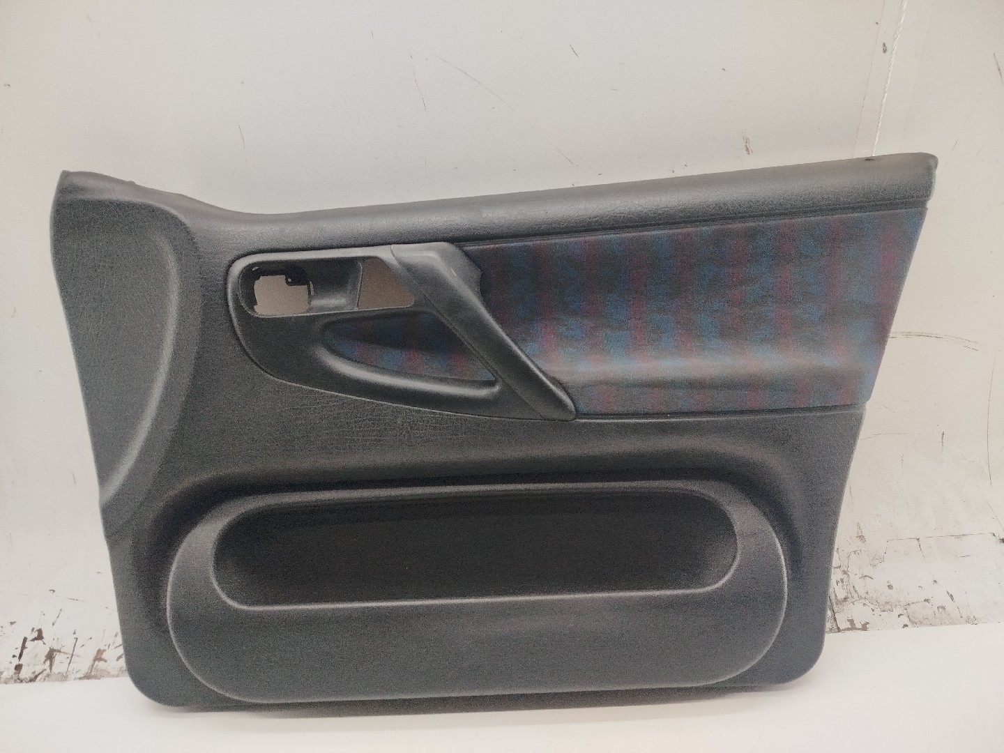 Quartela de porta frente direita VOLKSWAGEN POLO (6N1) | 94 - 99