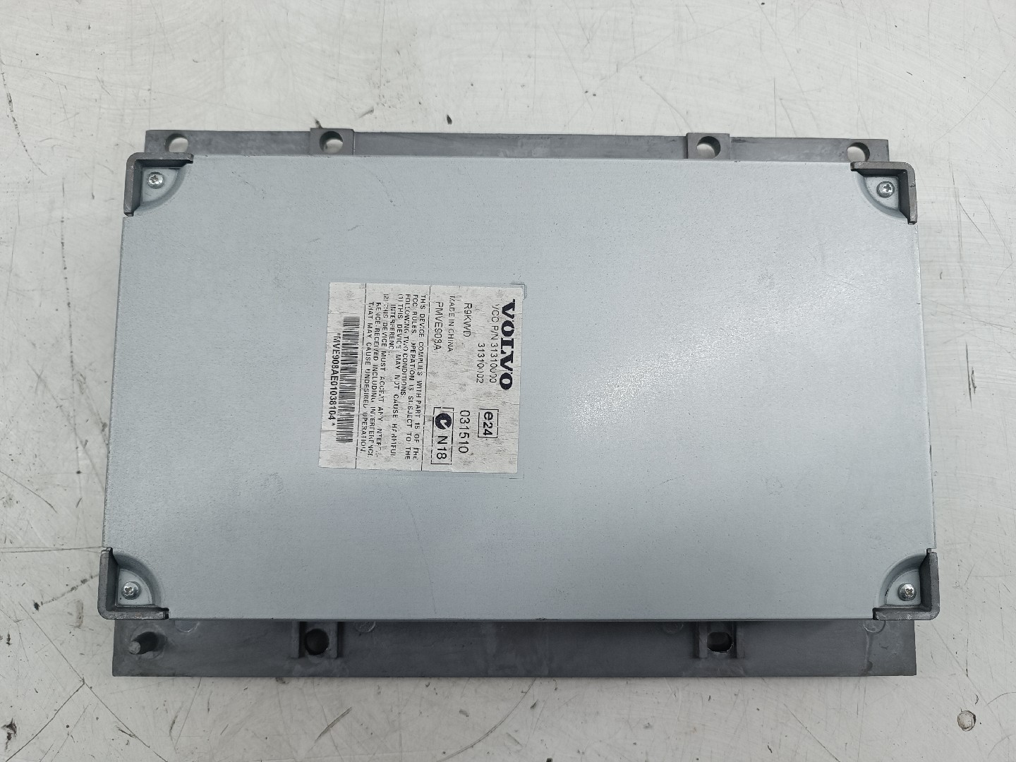 Amplificador de som VOLVO C30 (533) | 06 - 13