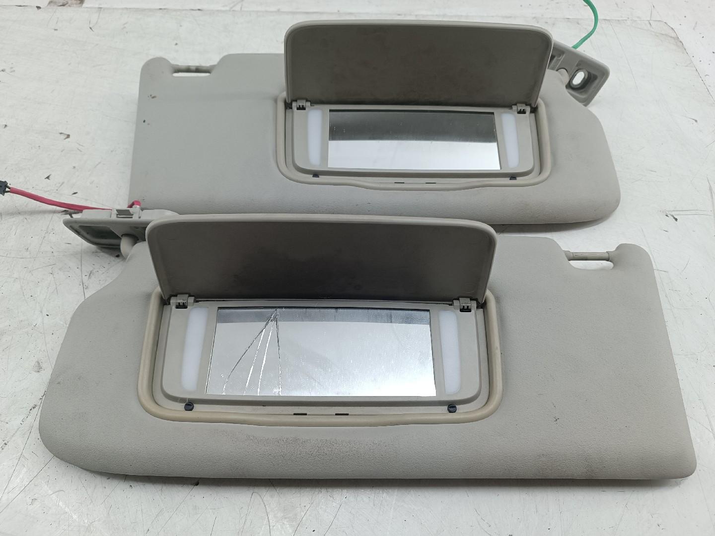 Palas de sol direita e esquerda VOLVO C30 (533) | 06 - 13 Imagem-1