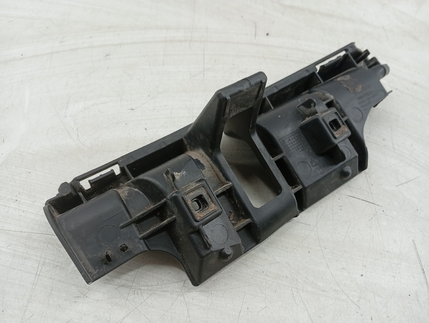 Suporte de montagem de para-choques VOLVO C30 (533) | 06 - 13