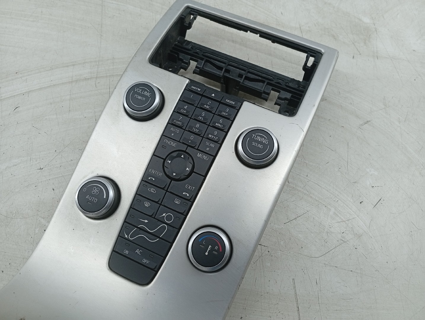 Consola Central VOLVO C30 (533) | 06 - 13 Imagem-1