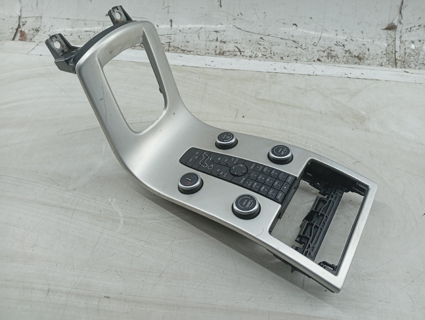 Consola Central VOLVO C30 (533) | 06 - 13 Imagem-3