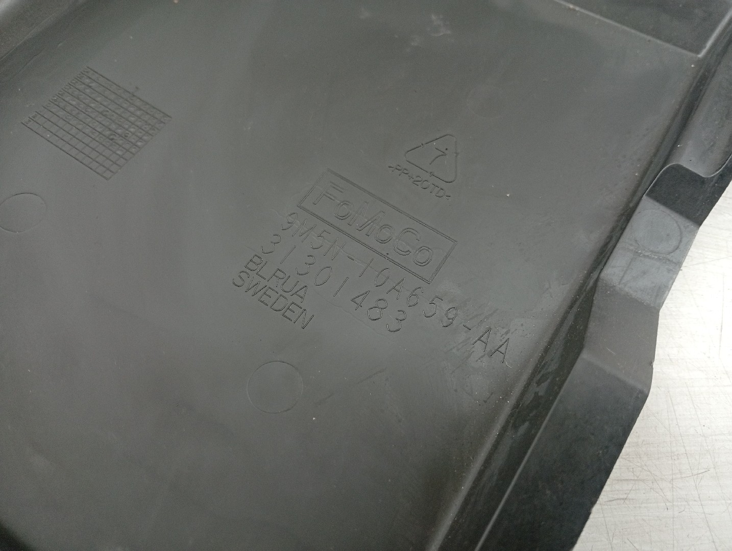 Tampa de caixa de fusiveis VOLVO C30 (533) | 06 - 13 Imagem-1