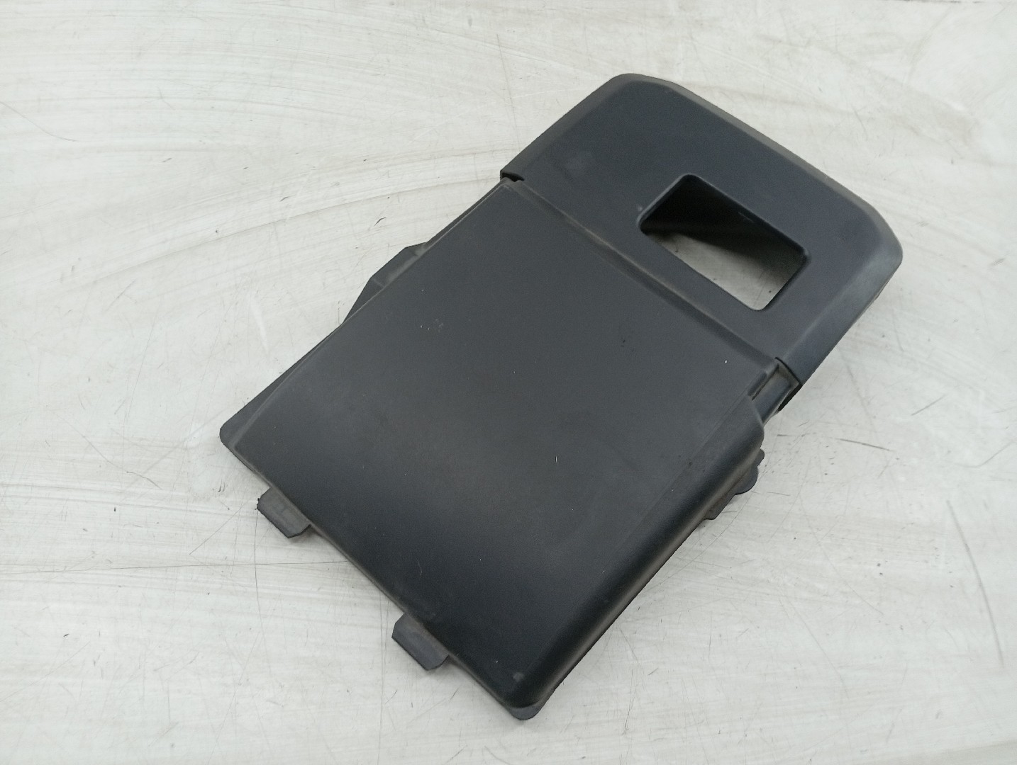 Tampa de caixa de fusiveis VOLVO C30 (533) | 06 - 13