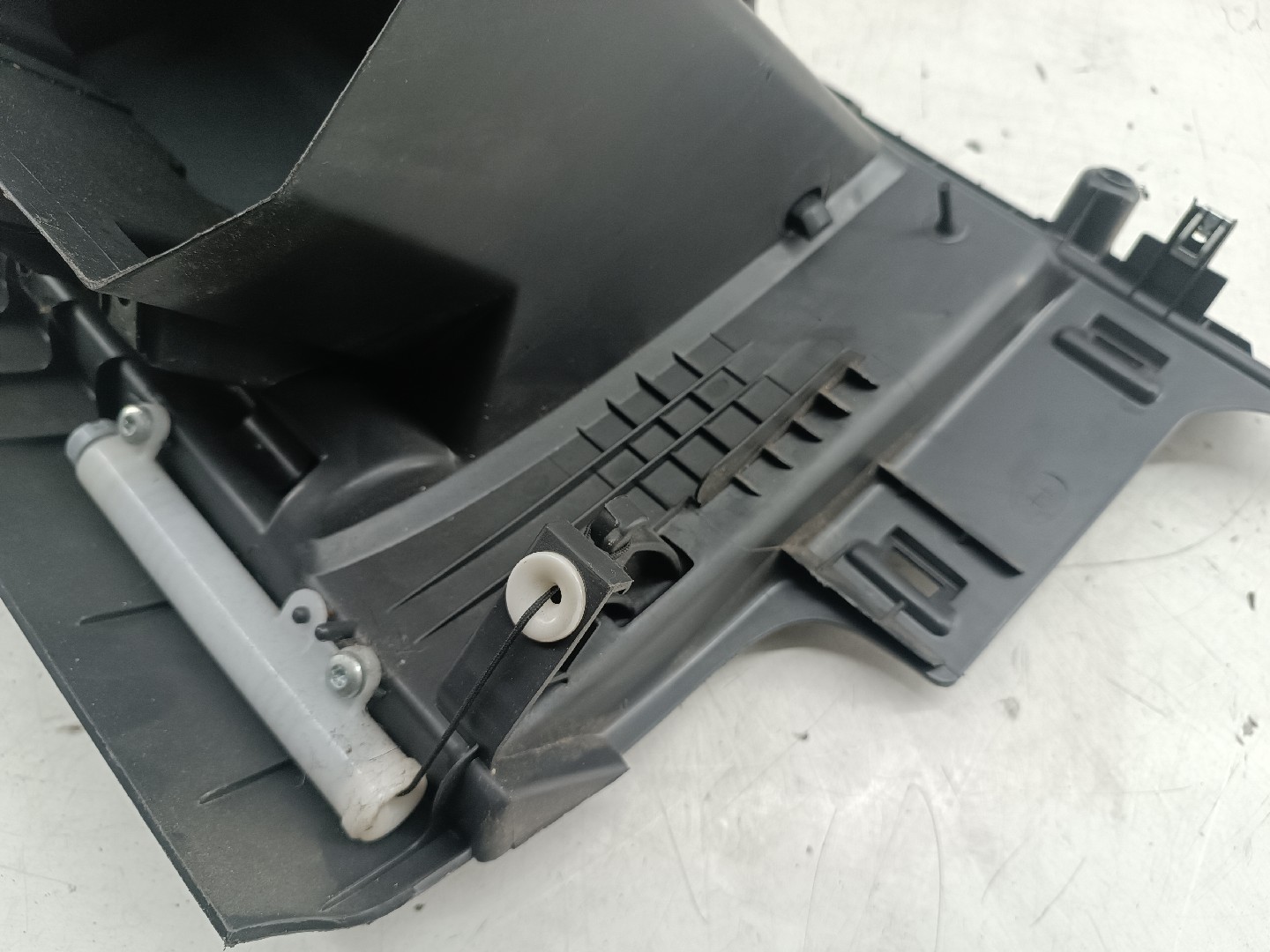 Porta luvas VOLVO C30 (533) | 06 - 13 Imagem-3