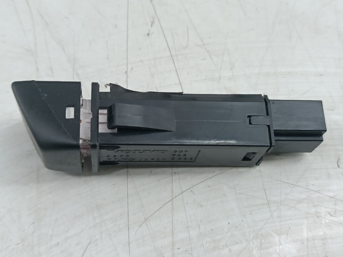 Interruptor 4 piscas VOLVO C30 (533) | 06 - 13 Imagem-1