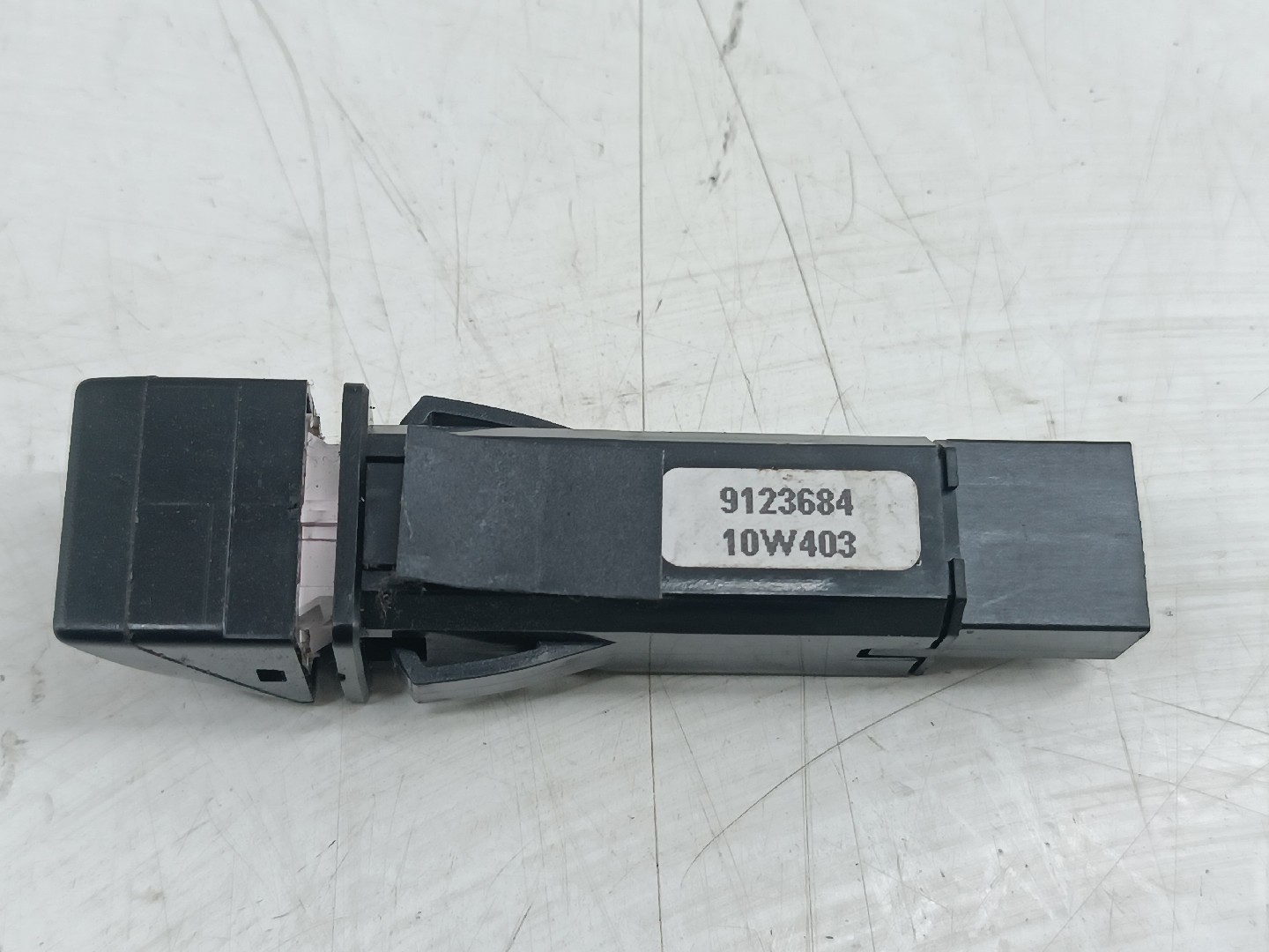Interruptor 4 piscas VOLVO C30 (533) | 06 - 13