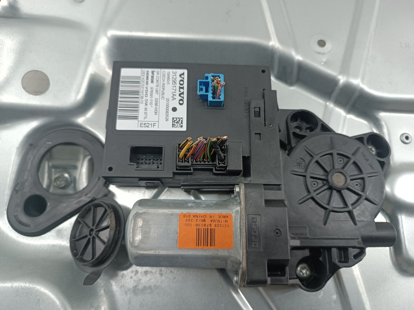 Motor e elevador de vidro frente esquerdo VOLVO C30 (533) | 06 - 13 Imagem-2