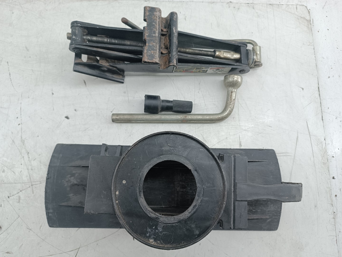 Kit pneu suplente FIAT UNO (146_) | 83 - 06