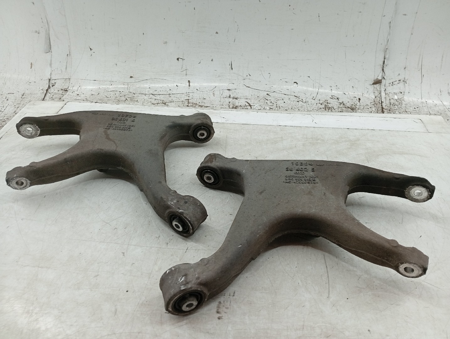 Braços de suspensão traseiros esquerdo / direito AUDI Q5 (8RB) | 08 - 17 Imagem-1