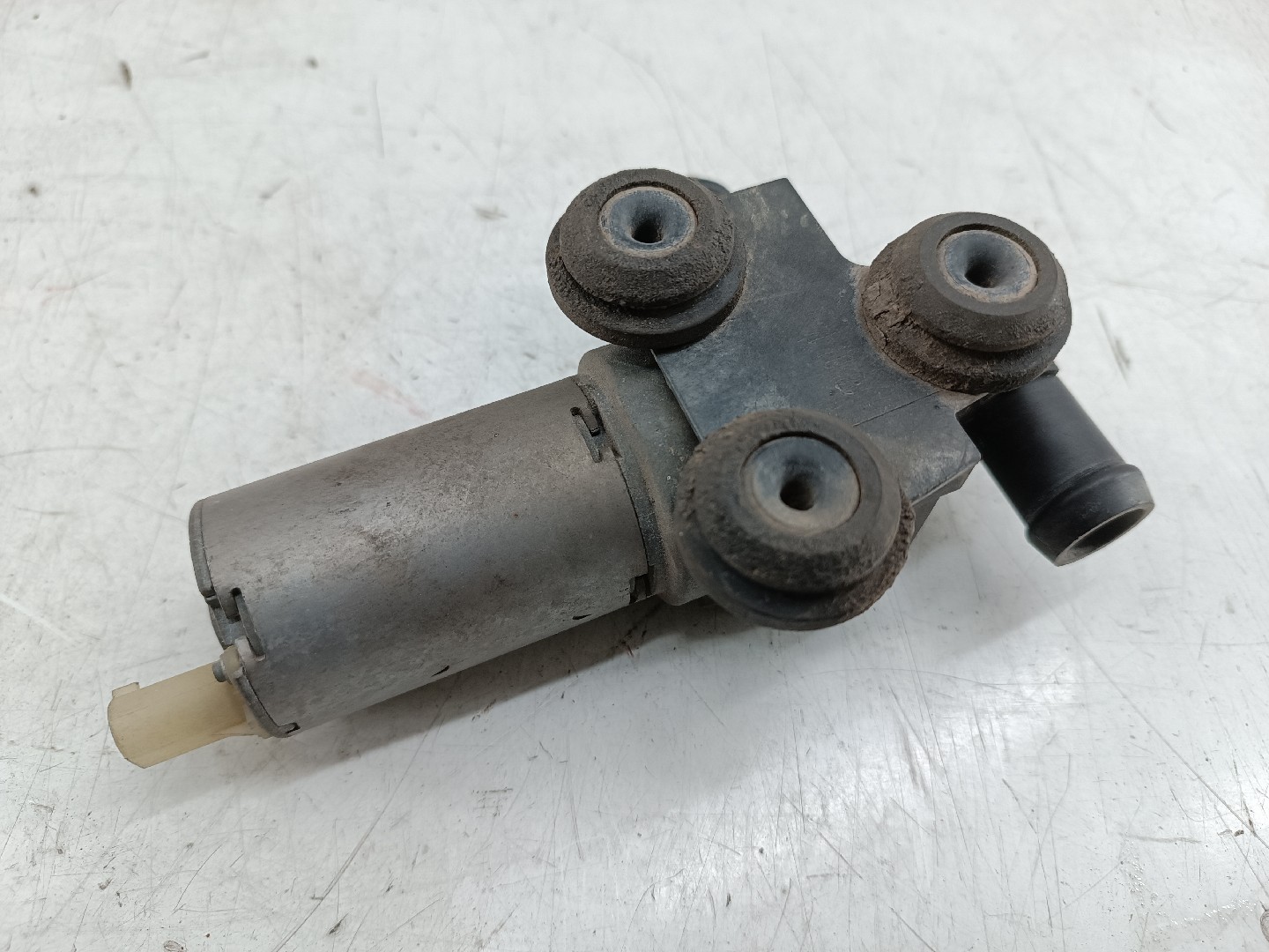 Bomba de água BMW 1 (E87) | 03 - 13 Imagem-1