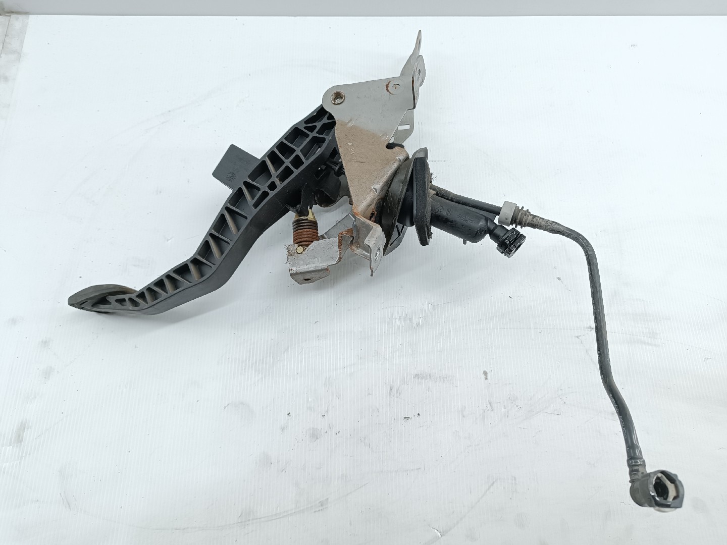 Pedal de embraiagem VOLVO C30 (533) | 06 - 13