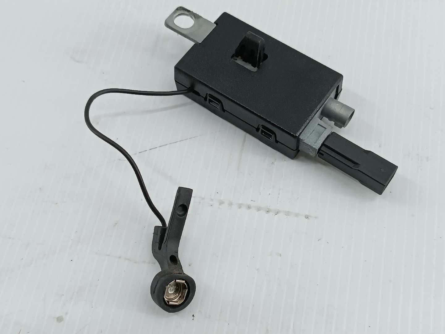 Amplificador de antena VOLVO C30 (533) | 06 - 13 Imagem-2