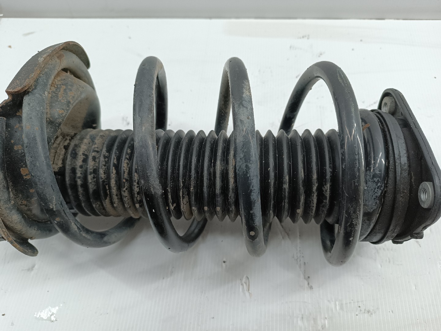 Amortecedores da frente VOLVO C30 (533) | 06 - 13 Imagem-1