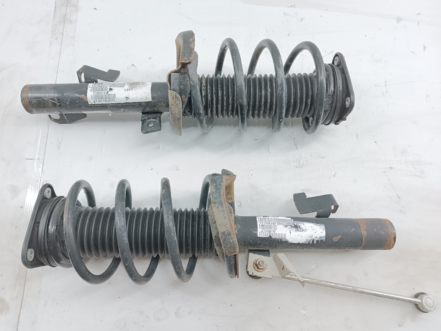 Amortecedores da frente VOLVO C30 (533) | 06 - 13