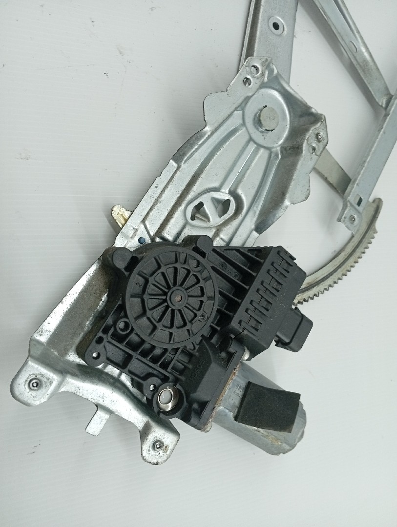 Motor e elevador de vidro frente direito OPEL ASTRA H Combi (A04) | 04 - 14 Imagem-1