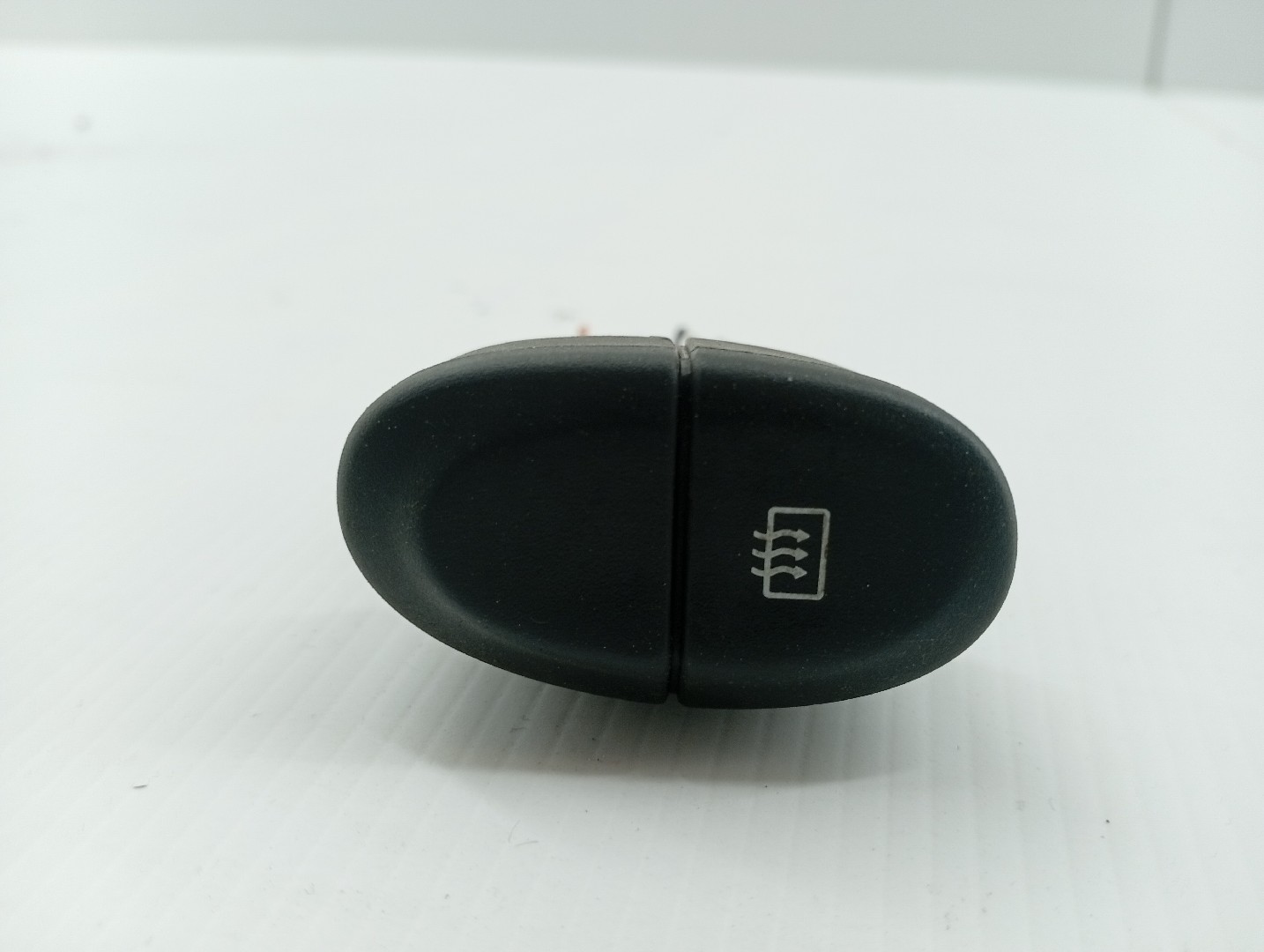 Botão desembaciador de vidro traseiro RENAULT MEGANE I (BA0/1_) | 95 - 04 Imagem-1