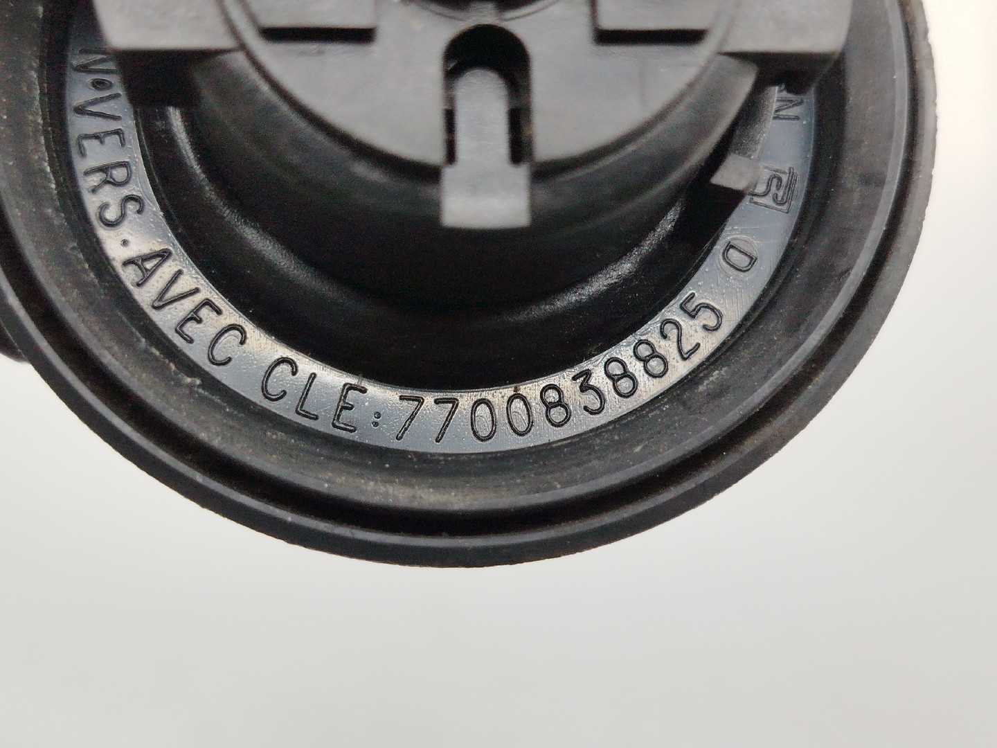 Tampa do Depósito de Combustível RENAULT CLIO II (BB_, CB_) | 98 -  Imagem-2