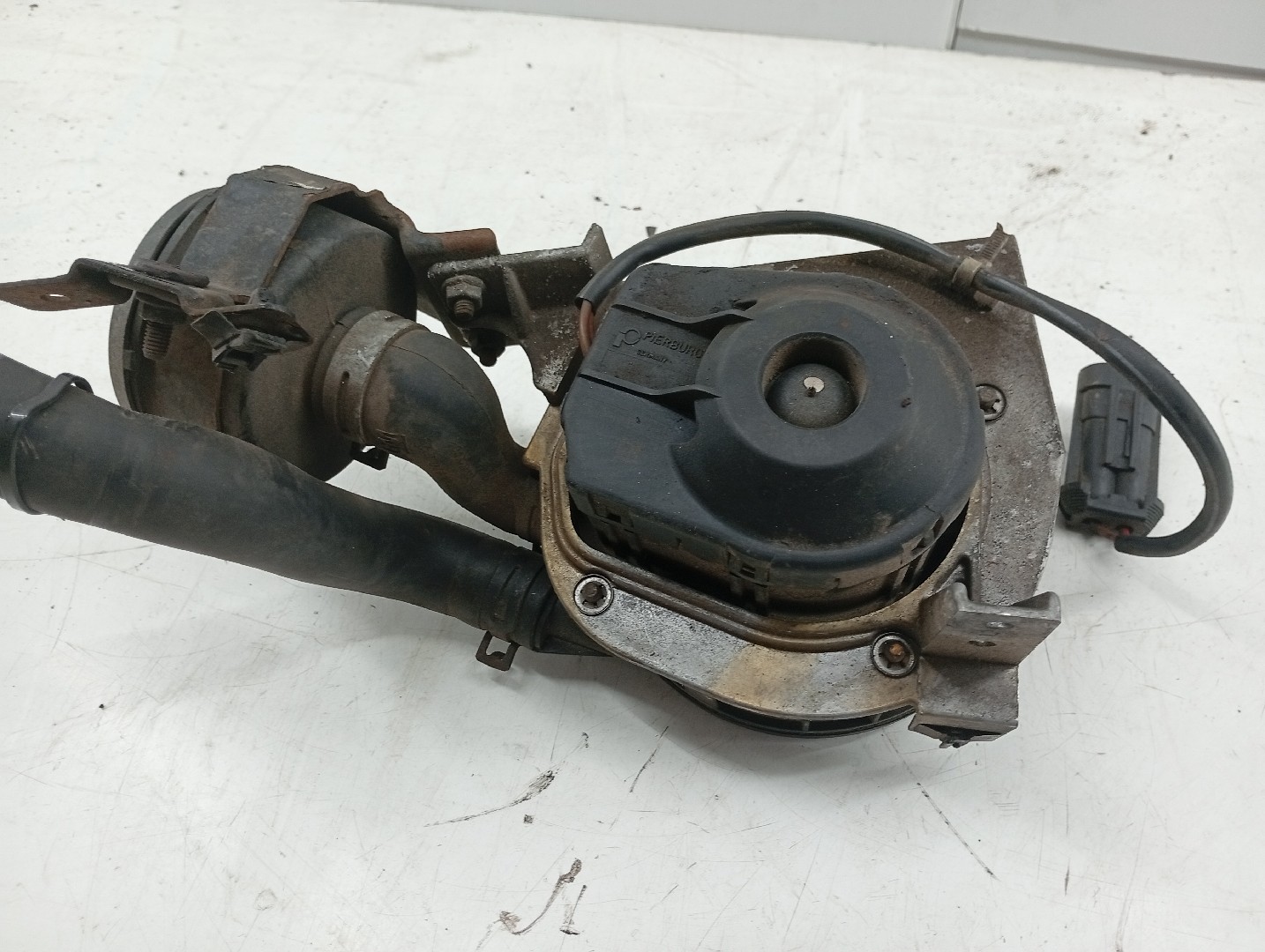 Bomba de ar secundaria OPEL CORSA B (S93) | 93 - 02 Imagem-1