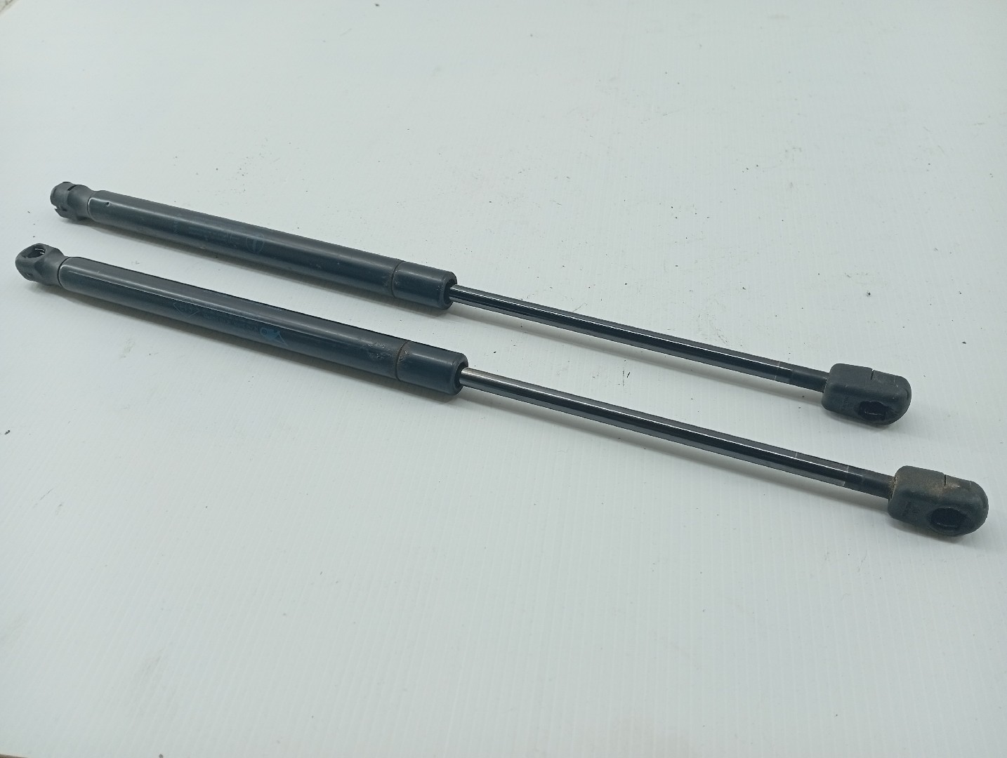 Amortecedores de mala esq. / Dir. RENAULT MEGANE II (BM0/1_, CM0/1_) | 01 - 12 Imagem-2