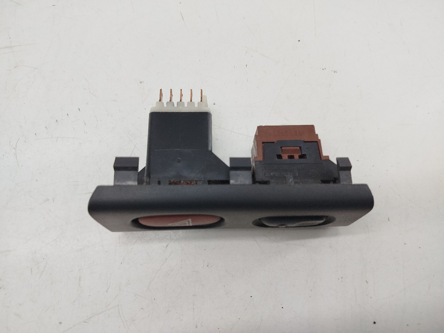 Botão dos 4 piscas RENAULT LAGUNA I (B56_, 556_) | 93 - 02 Imagem-1