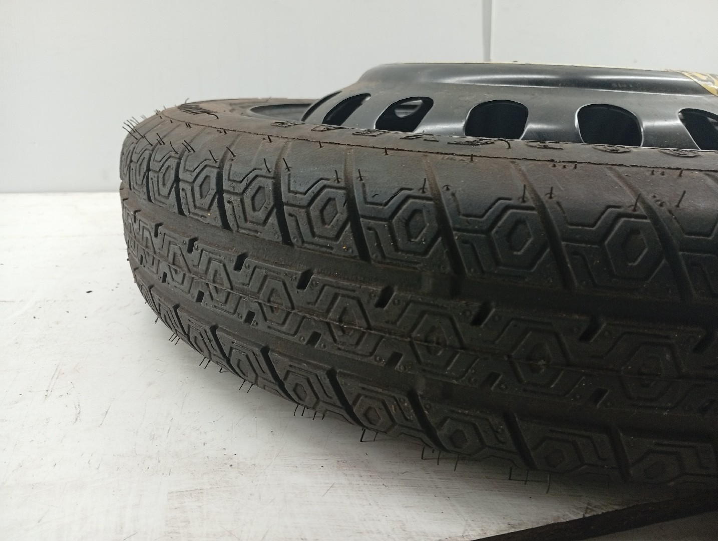 Pneu Suplente AUDI A4 Avant (8ED, B7) | 04 - 08 Imagem-1