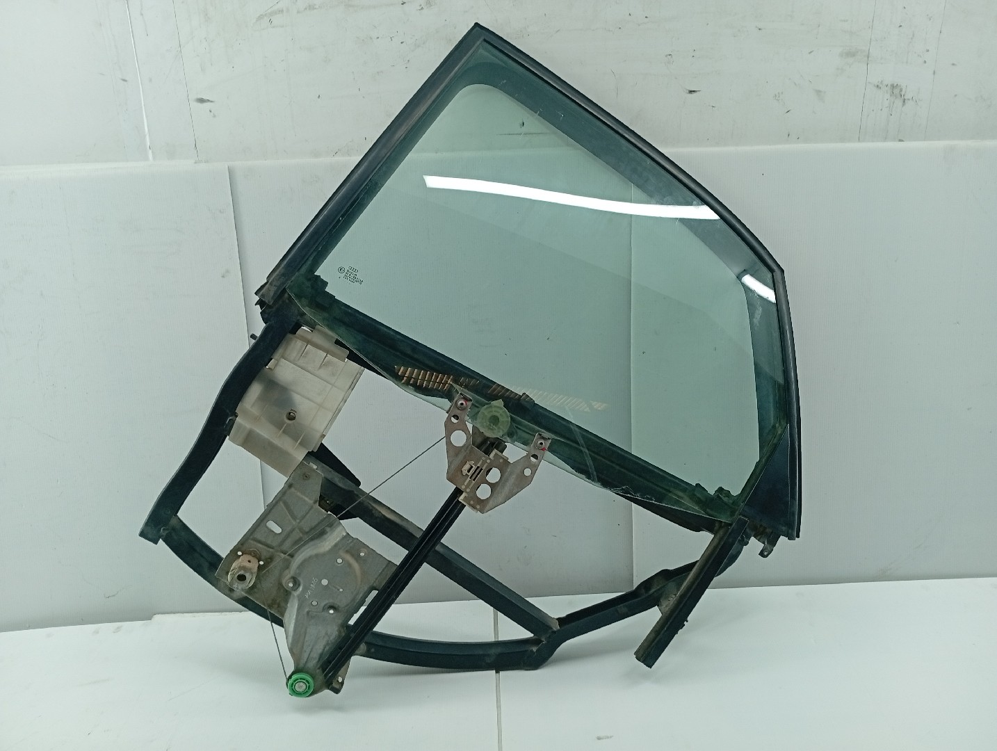 Elevador Trás Esquerdo Manual AUDI A4 Avant (8D5, B5) | 94 - 02