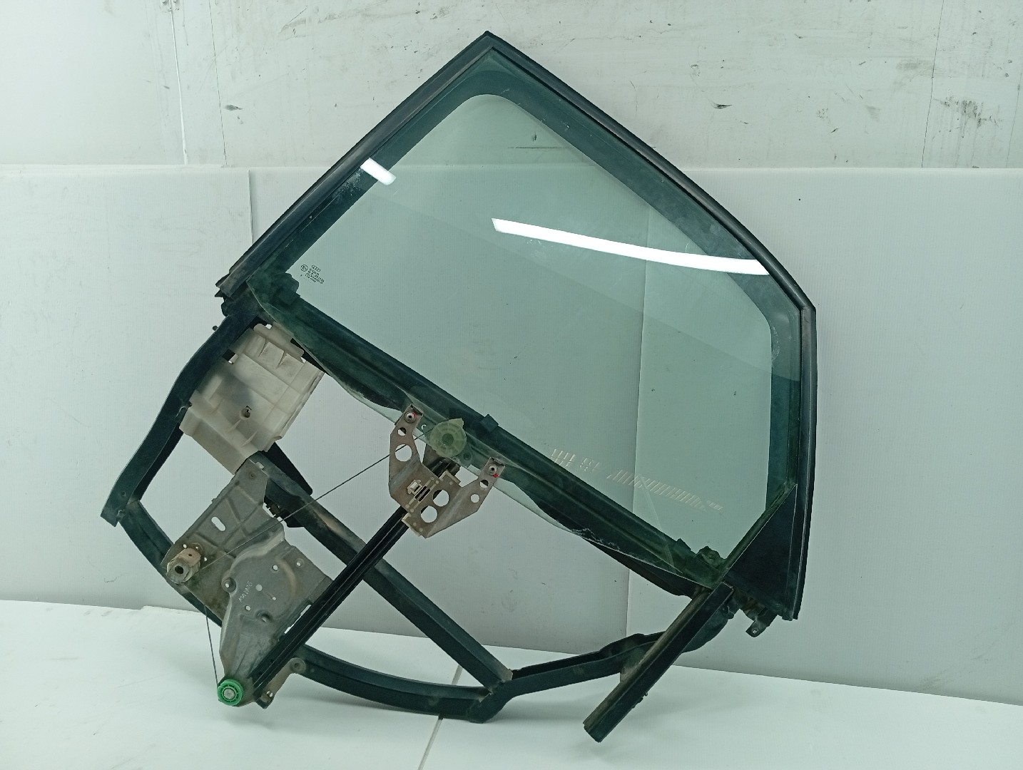 Elevador Trás Esquerdo Manual AUDI A4 Avant (8D5, B5) | 94 - 02 Imagem-1