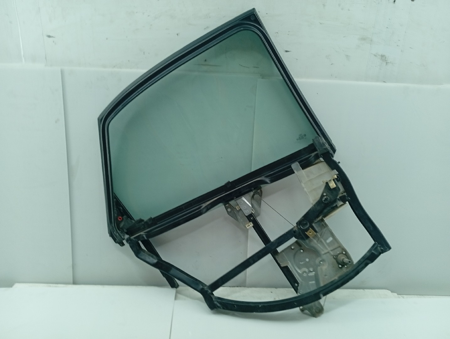 Elevador Trás Esquerdo Manual AUDI A4 Avant (8D5, B5) | 94 - 02 Imagem-4