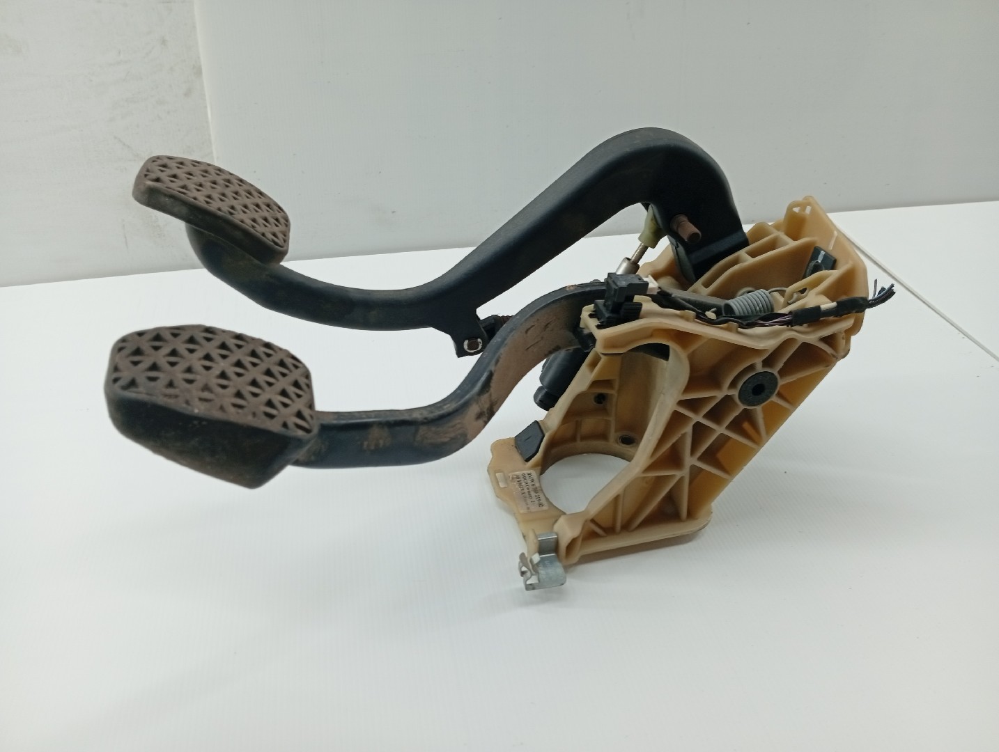 Pedal de embraiagem e travão BMW 5 Touring (E61) | 04 - 10 Imagem-3